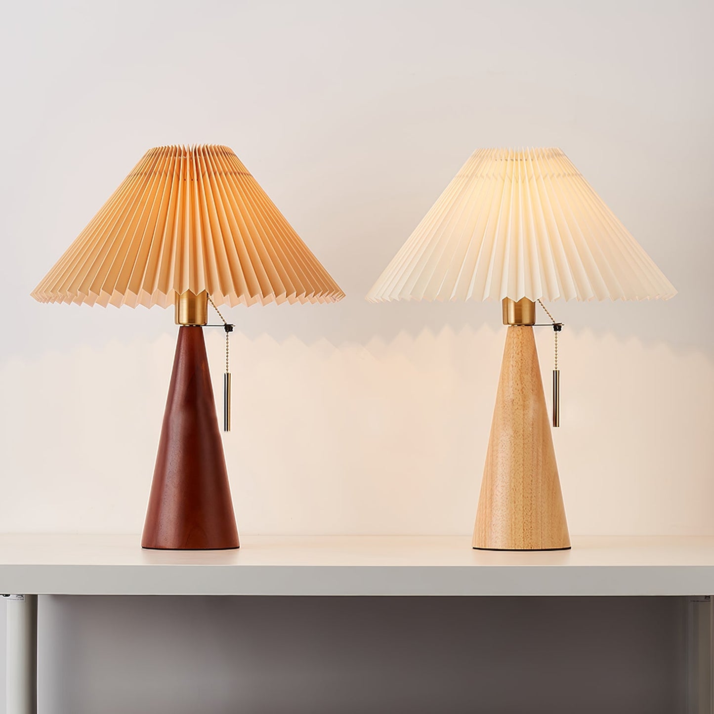 Rami – Tischlampe aus Walnussholz