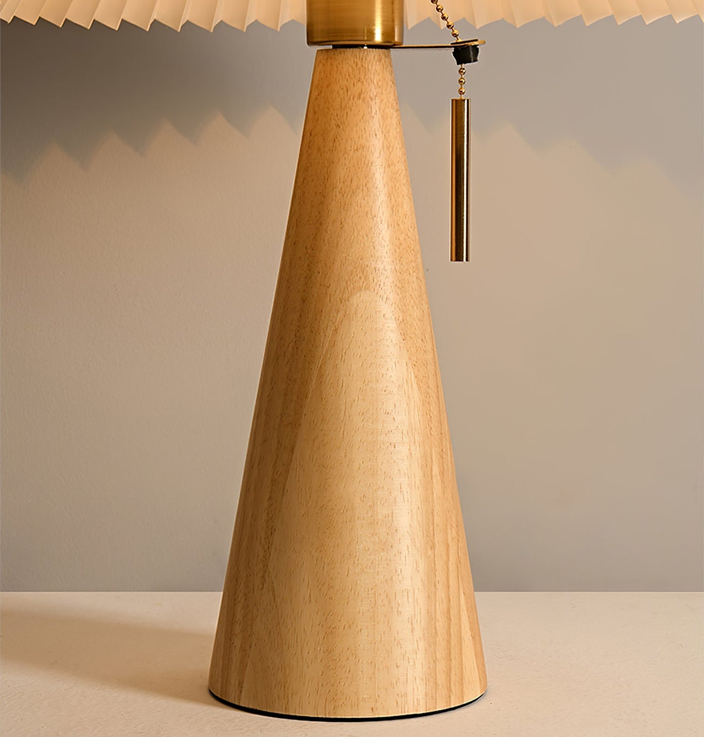 Rami – Tischlampe aus Walnussholz