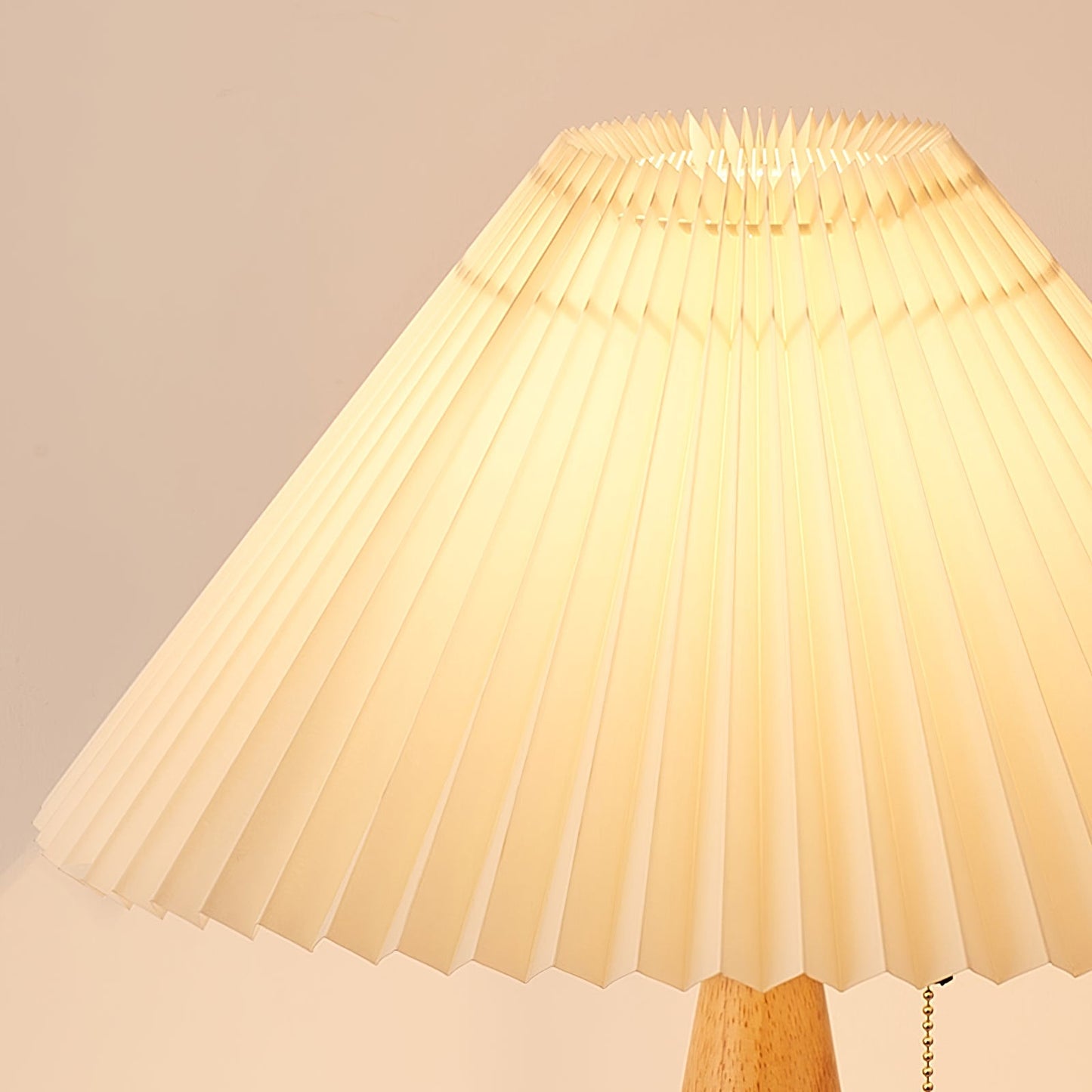Rami – Tischlampe aus Walnussholz