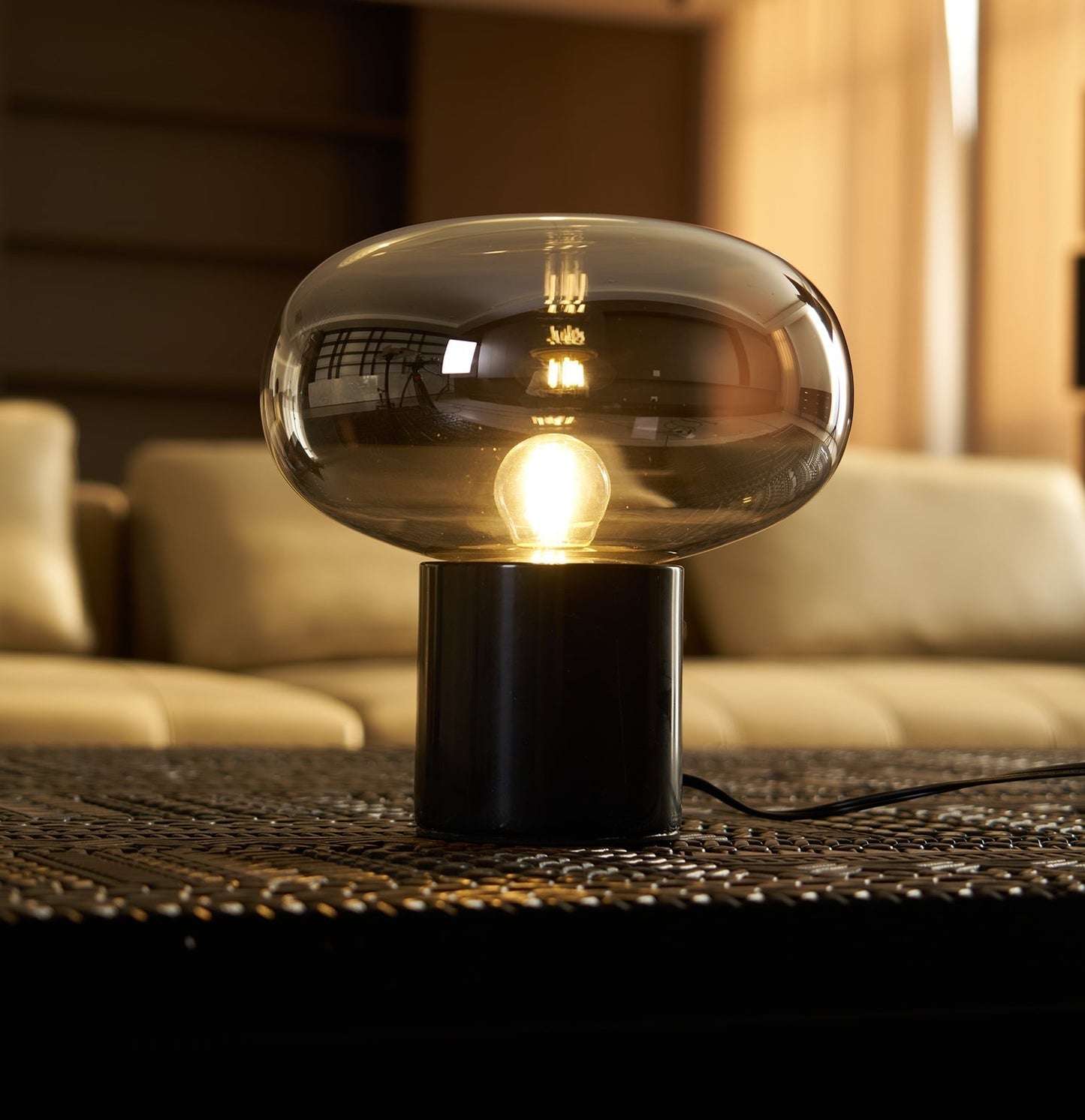 Lin – Tischleuchte aus Glas im Skandinavischen Design