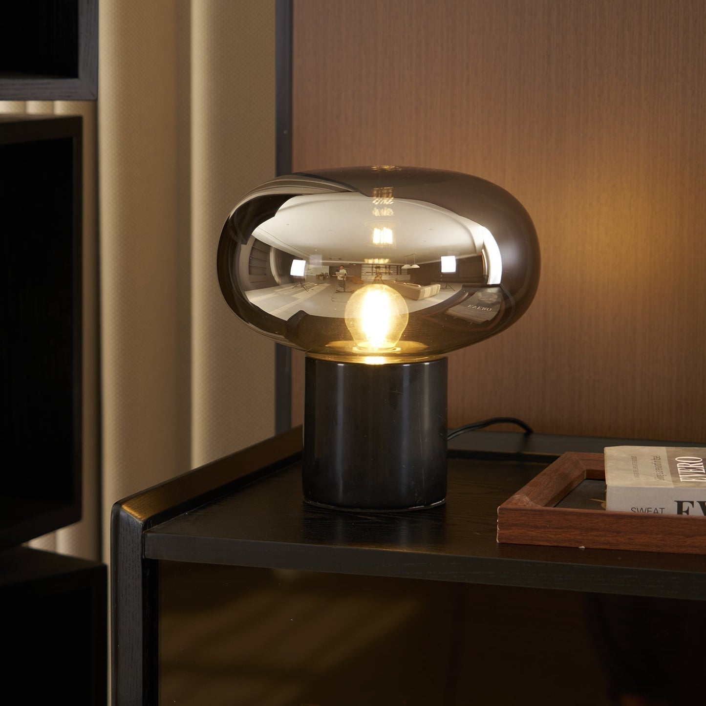 Lin – Tischleuchte aus Glas im Skandinavischen Design