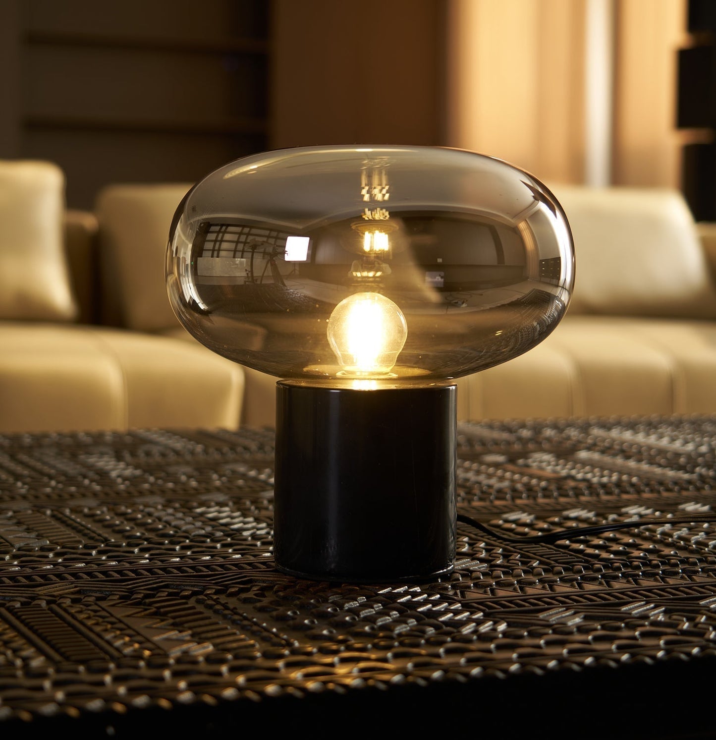 Lin – Tischleuchte aus Glas im Skandinavischen Design