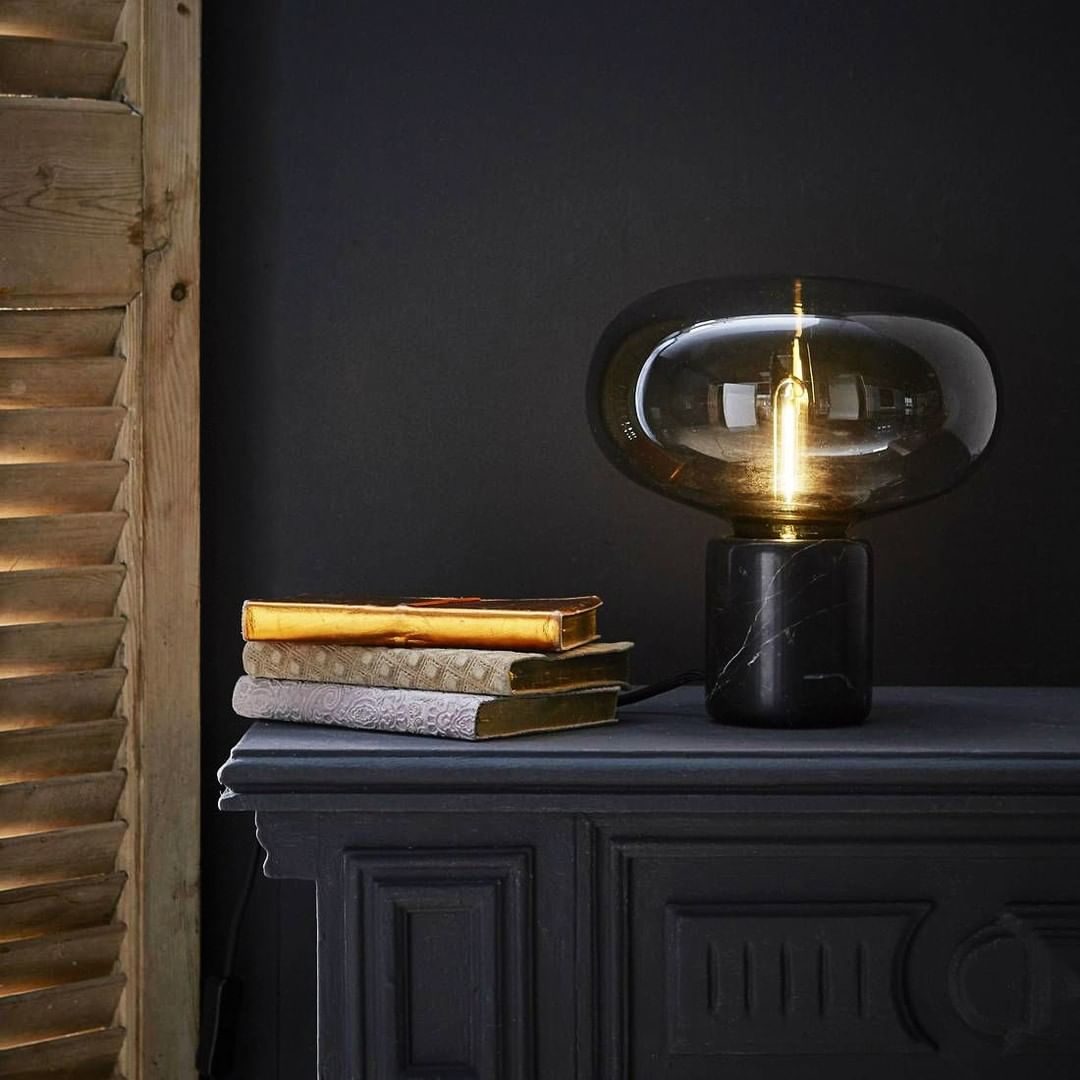Lin – Tischleuchte aus Glas im Skandinavischen Design