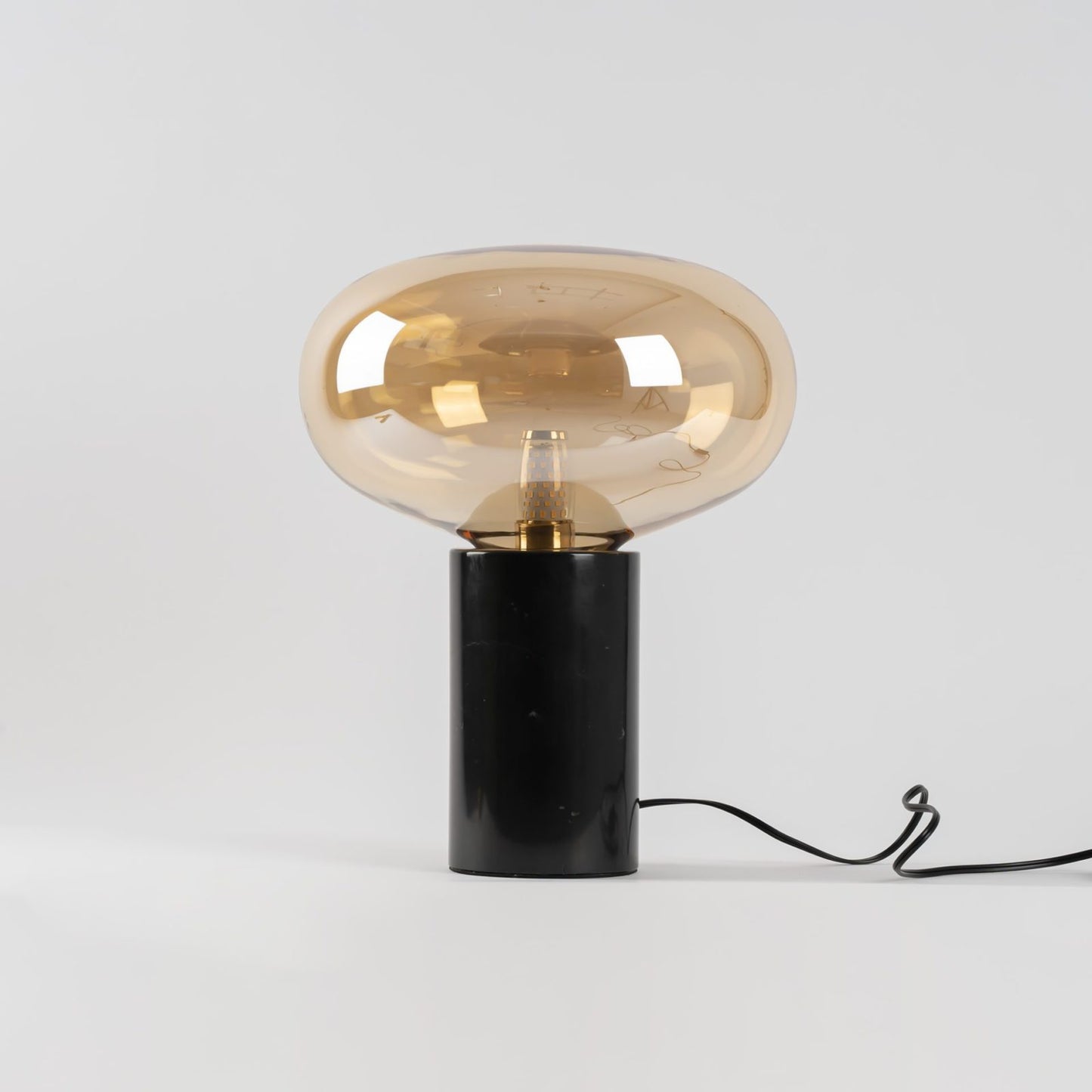 Lin – Tischleuchte aus Glas im Skandinavischen Design