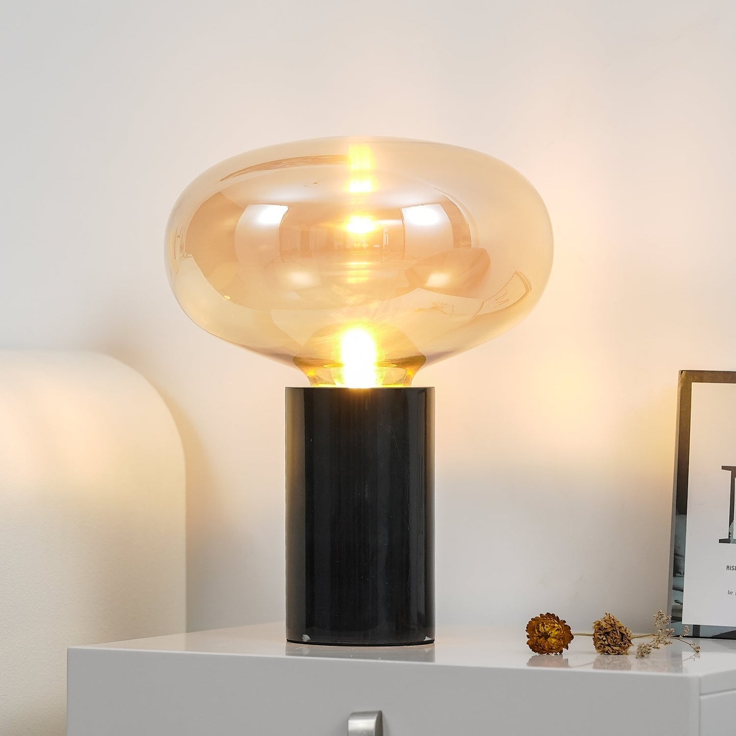 Lin – Tischleuchte aus Glas im Skandinavischen Design