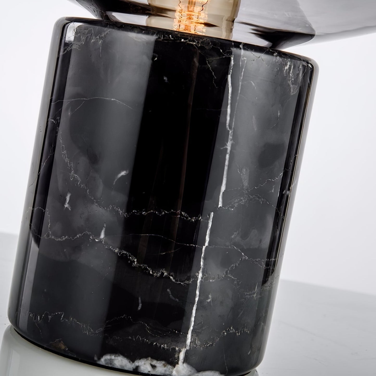 Lin – Tischleuchte aus Glas im Skandinavischen Design
