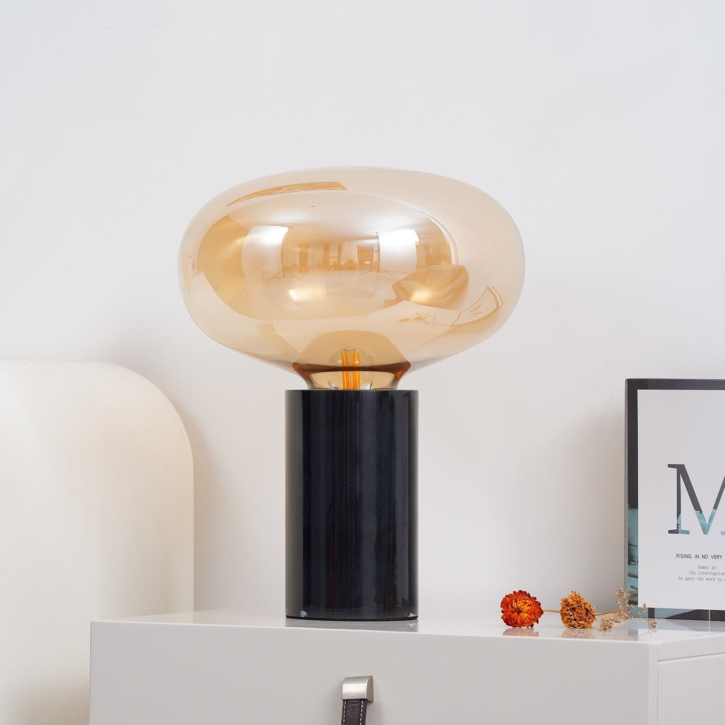 Lin – Tischleuchte aus Glas im Skandinavischen Design