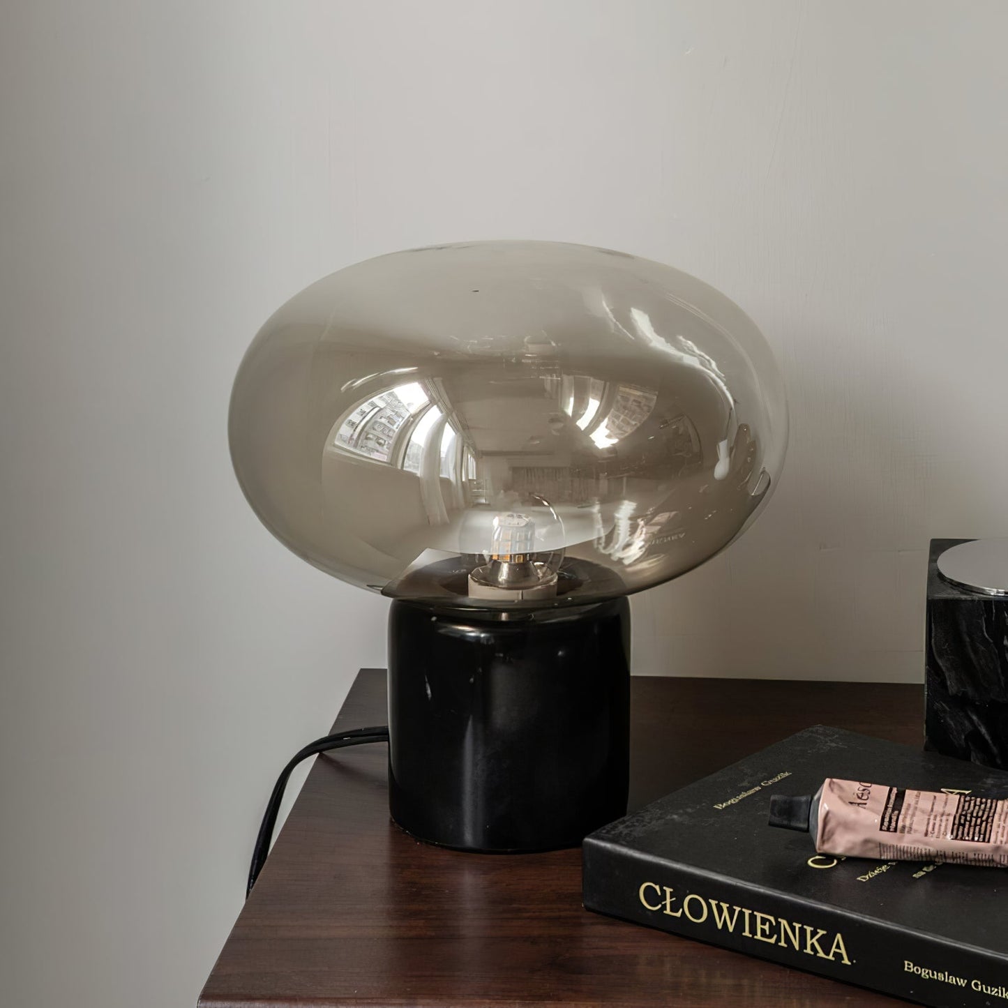 Lin – Tischleuchte aus Glas im Skandinavischen Design
