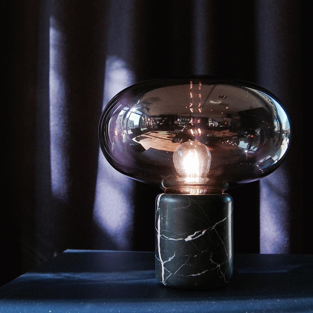 Lin – Tischleuchte aus Glas im Skandinavischen Design