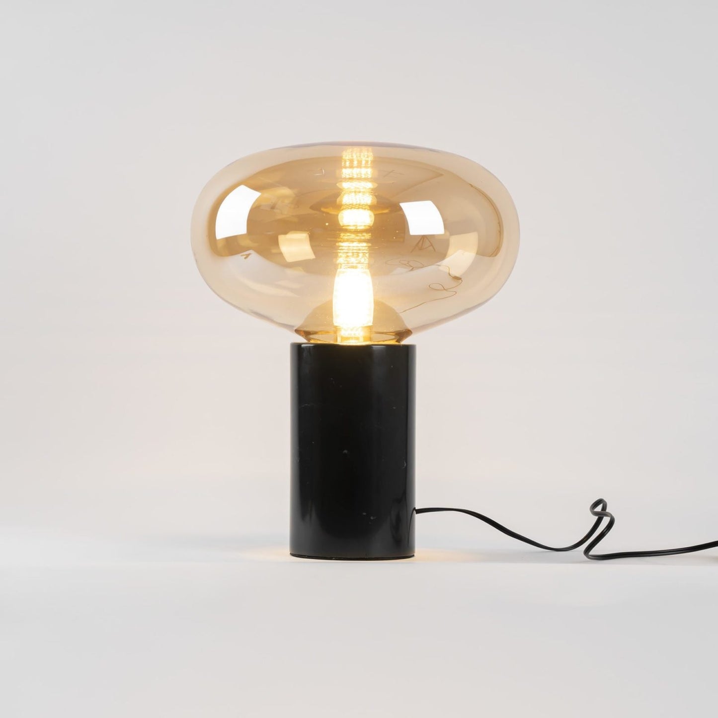 Lin – Tischleuchte aus Glas im Skandinavischen Design