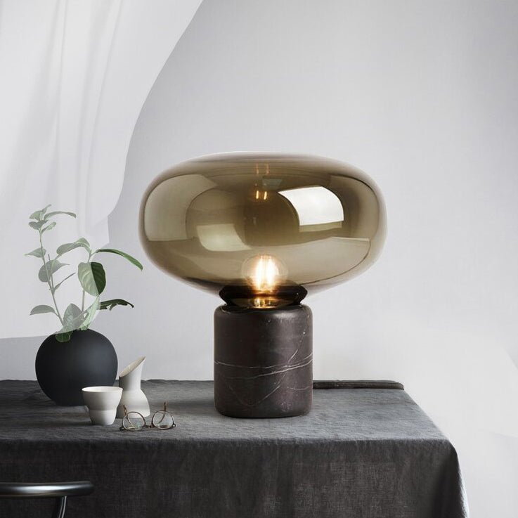 Lin – Tischleuchte aus Glas im Skandinavischen Design