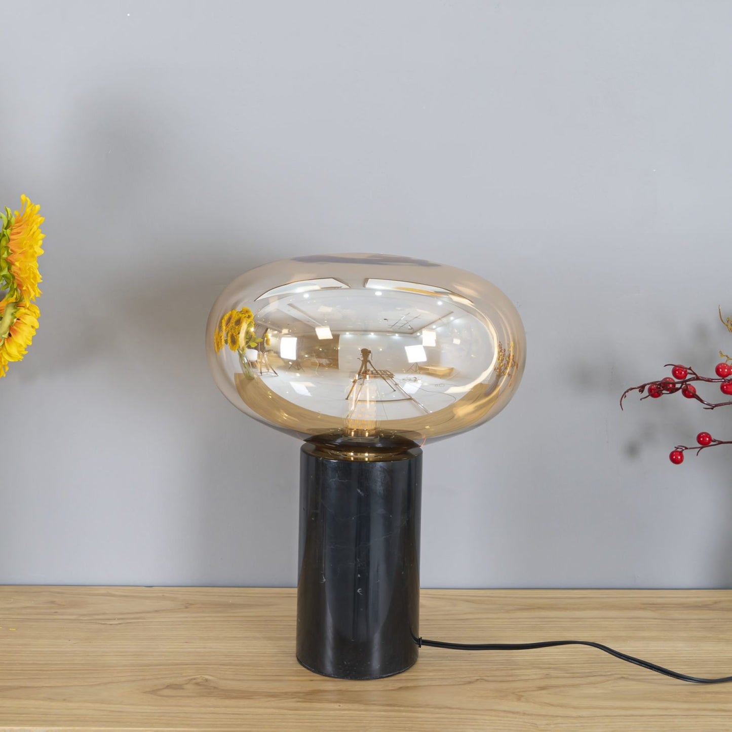 Lin – Tischleuchte aus Glas im Skandinavischen Design