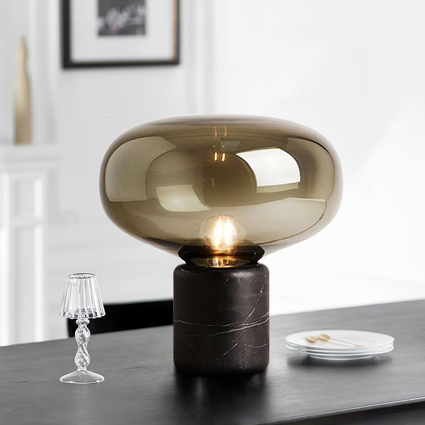 Lin – Tischleuchte aus Glas im Skandinavischen Design