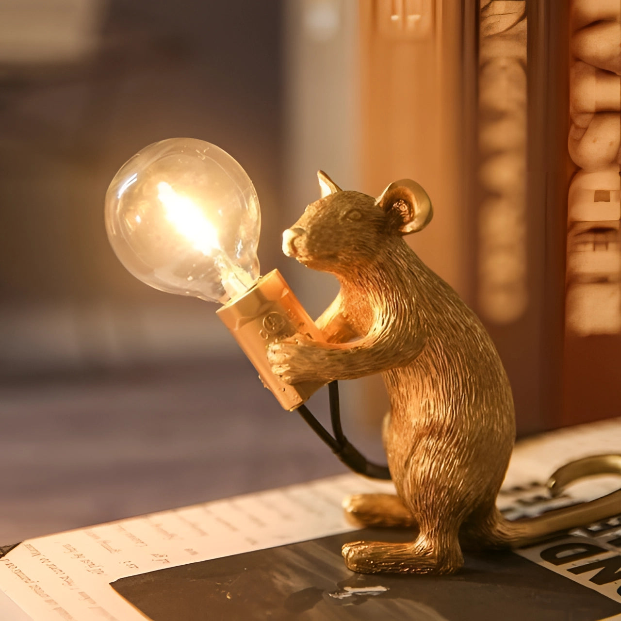 Nilla – Kleine kreative Mauslampe aus Kunstharz im nordischen Design