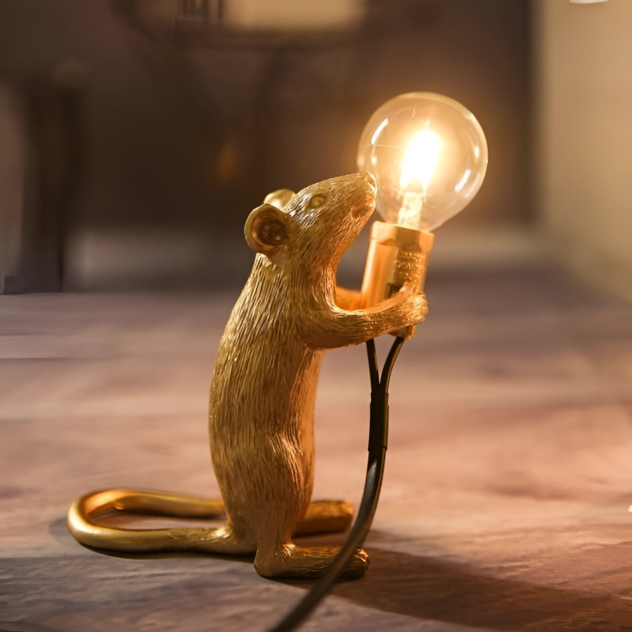 Nilla – Kleine kreative Mauslampe aus Kunstharz im nordischen Design
