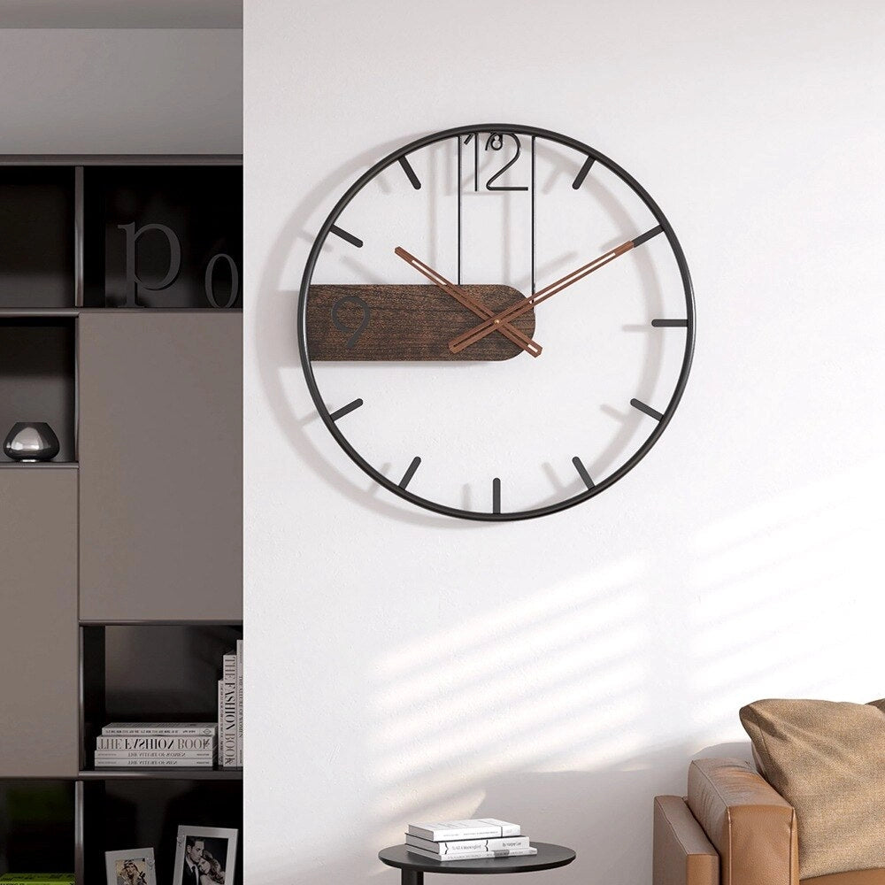 Nero – Große Metall-Wanduhr im einfachen Design