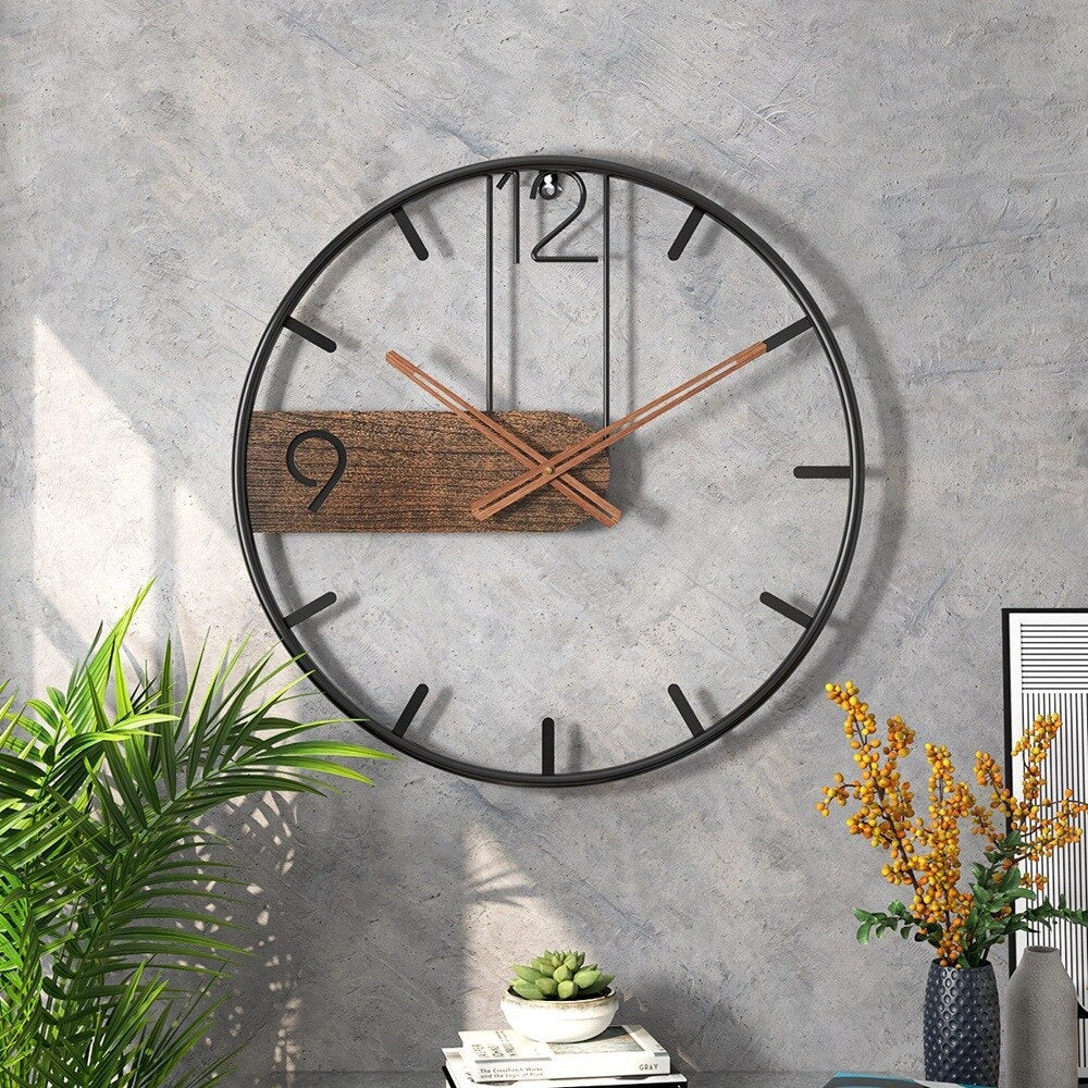 Nero – Große Metall-Wanduhr im einfachen Design