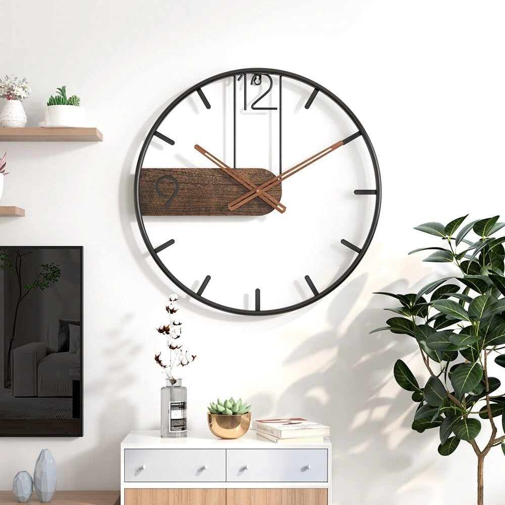 Nero – Große Metall-Wanduhr im einfachen Design