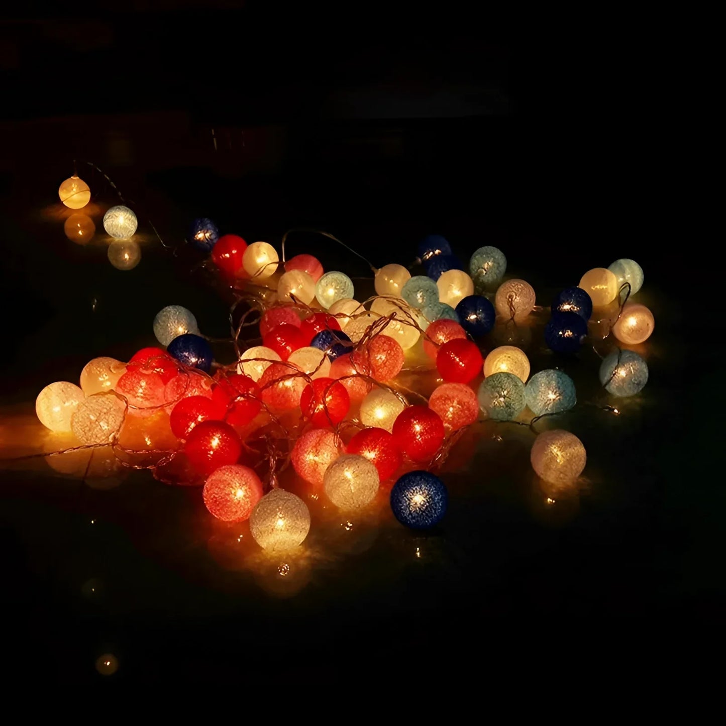 Hazel – Farbige LED-Kugellichterkette aus Baumwolle