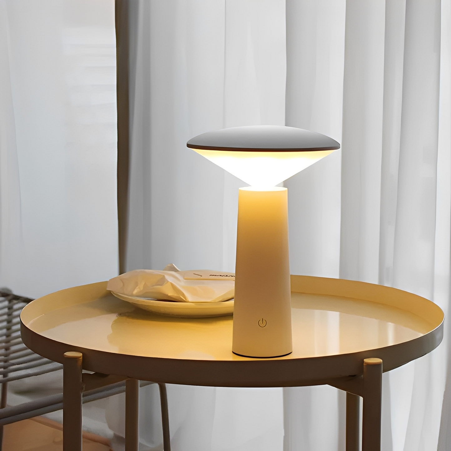 Nora – Drehbare LED-Tischlampe