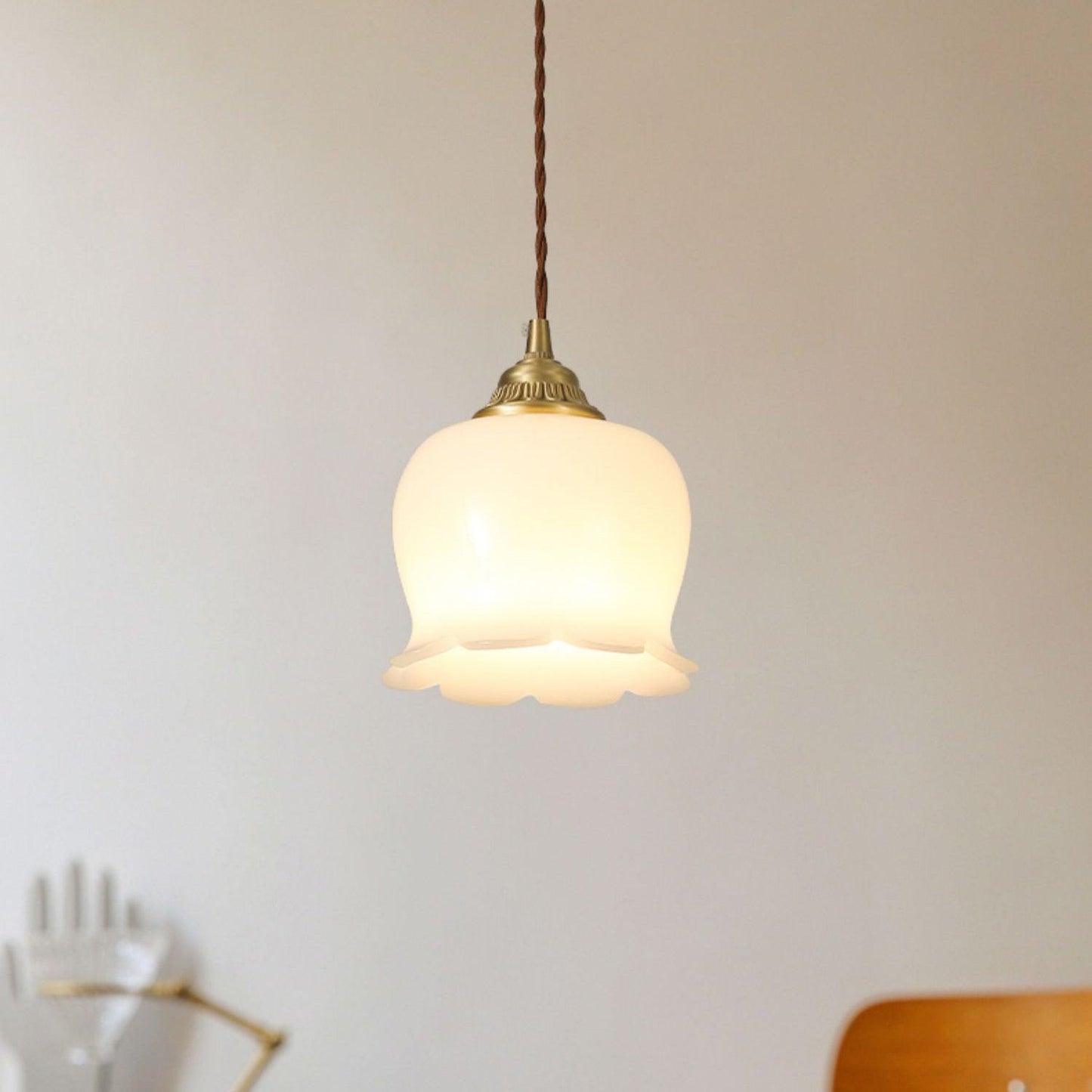 Odette – Französische Retro-Hängelampe im Maiglöckchen-Design