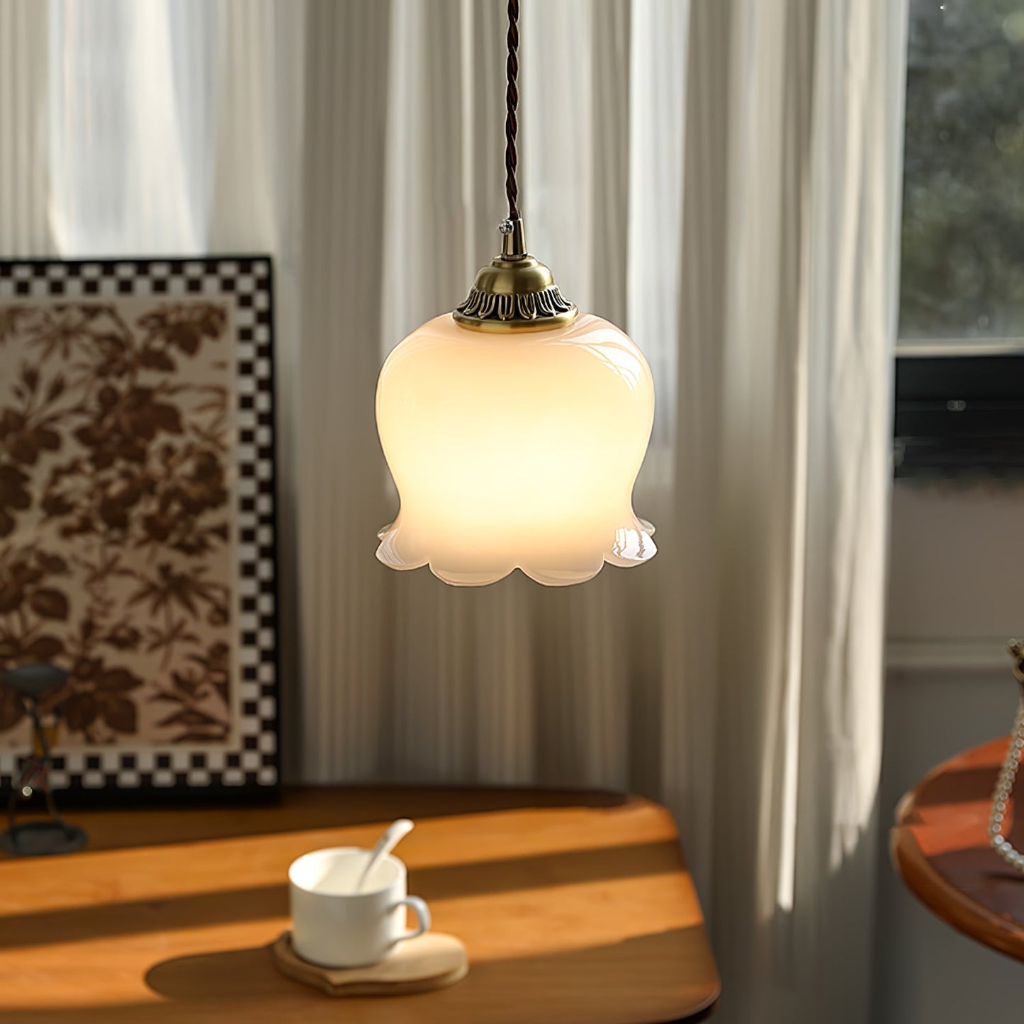 Odette – Französische Retro-Hängelampe im Maiglöckchen-Design