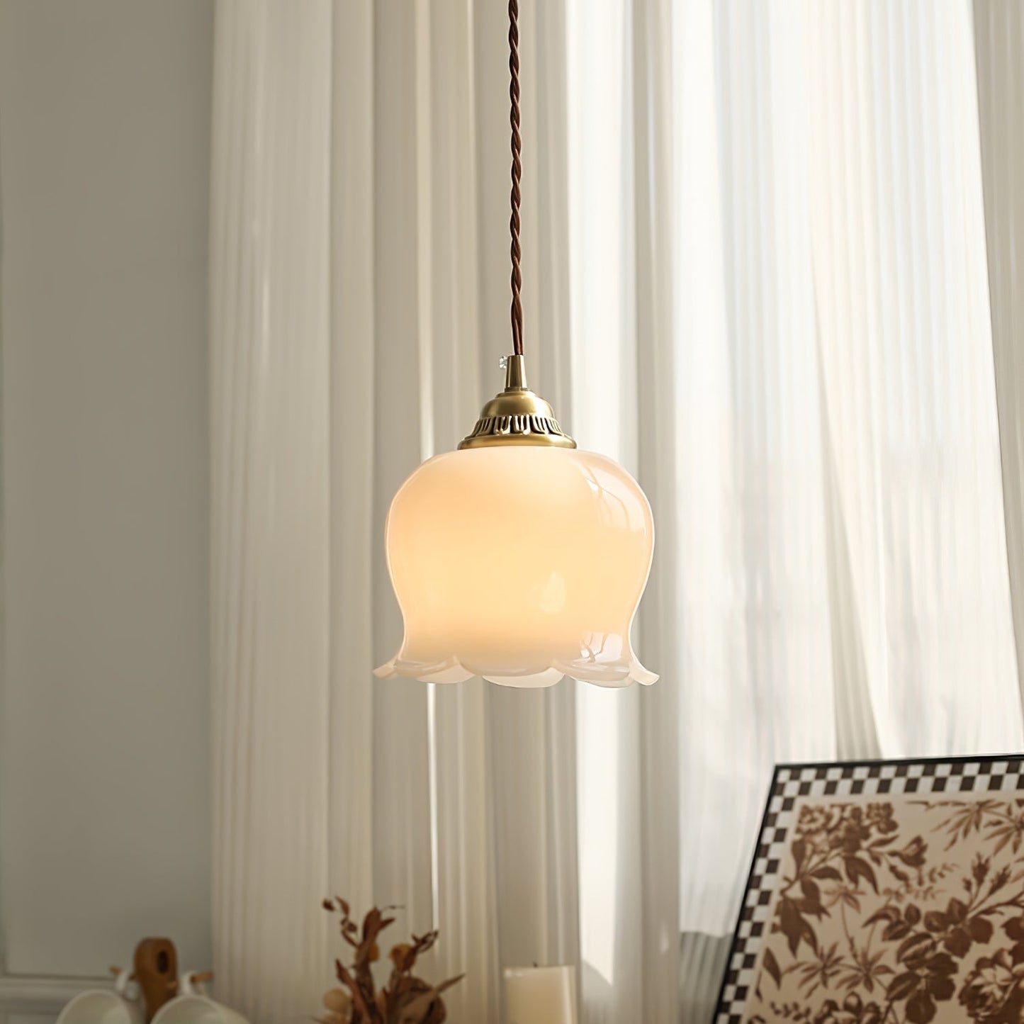 Odette – Französische Retro-Hängelampe im Maiglöckchen-Design