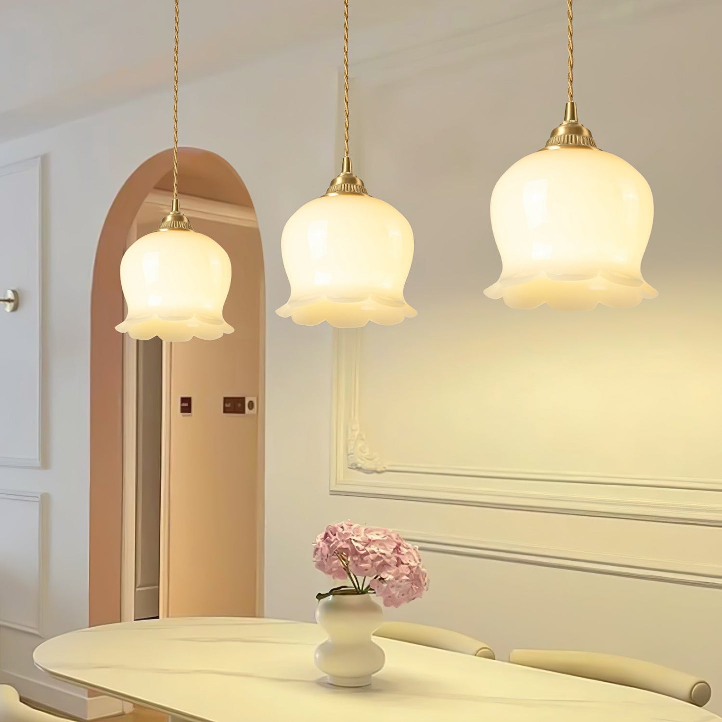 Odette – Französische Retro-Hängelampe im Maiglöckchen-Design