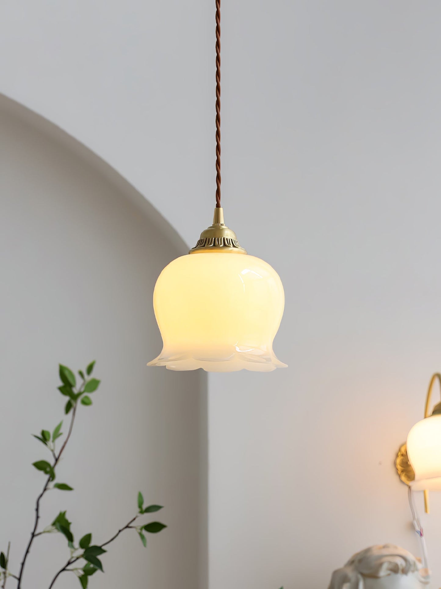 Odette – Französische Retro-Hängelampe im Maiglöckchen-Design