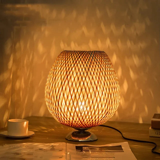 Tischlampe Aus Bambusgewebe Im Japanischen Stil