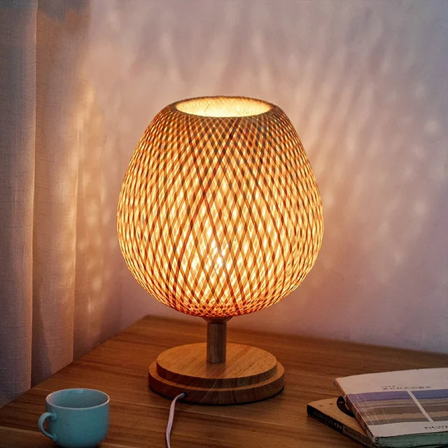 Tischlampe Aus Bambusgewebe Im Japanischen Stil