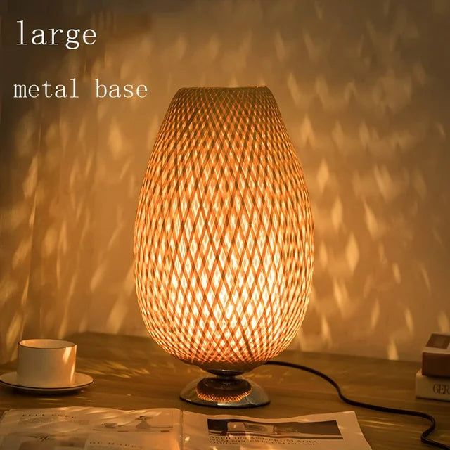 Tischlampe Aus Bambusgewebe Im Japanischen Stil