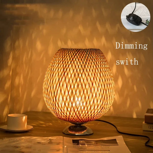 Tischlampe Aus Bambusgewebe Im Japanischen Stil