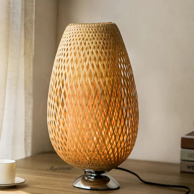 Tischlampe Aus Bambusgewebe Im Japanischen Stil