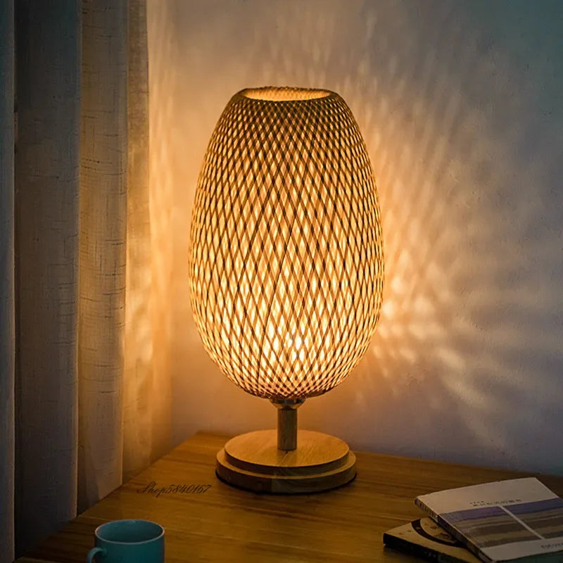 Tischlampe Aus Bambusgewebe Im Japanischen Stil