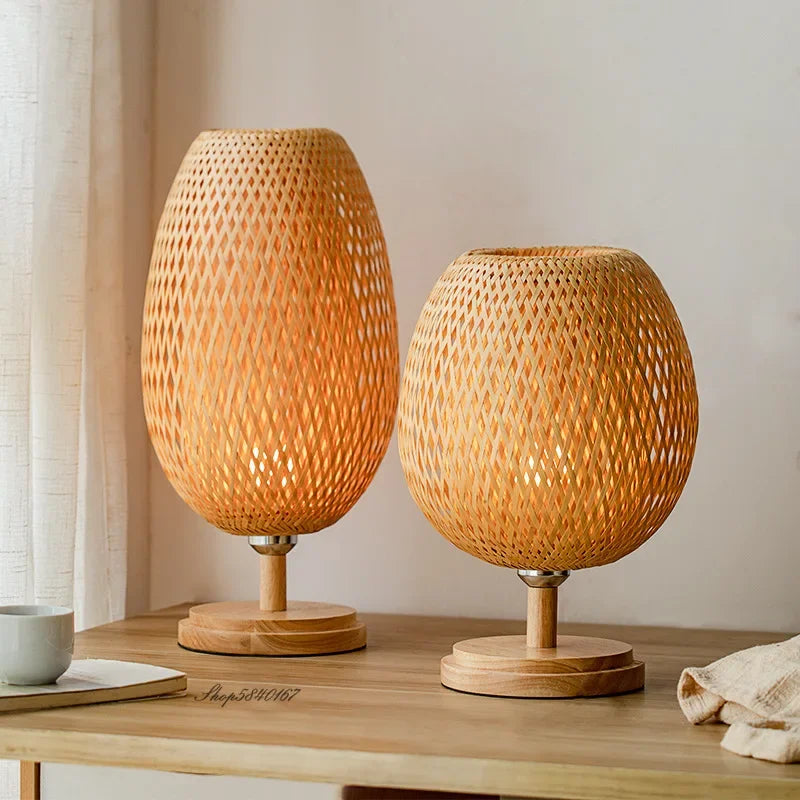 Tischlampe Aus Bambusgewebe Im Japanischen Stil