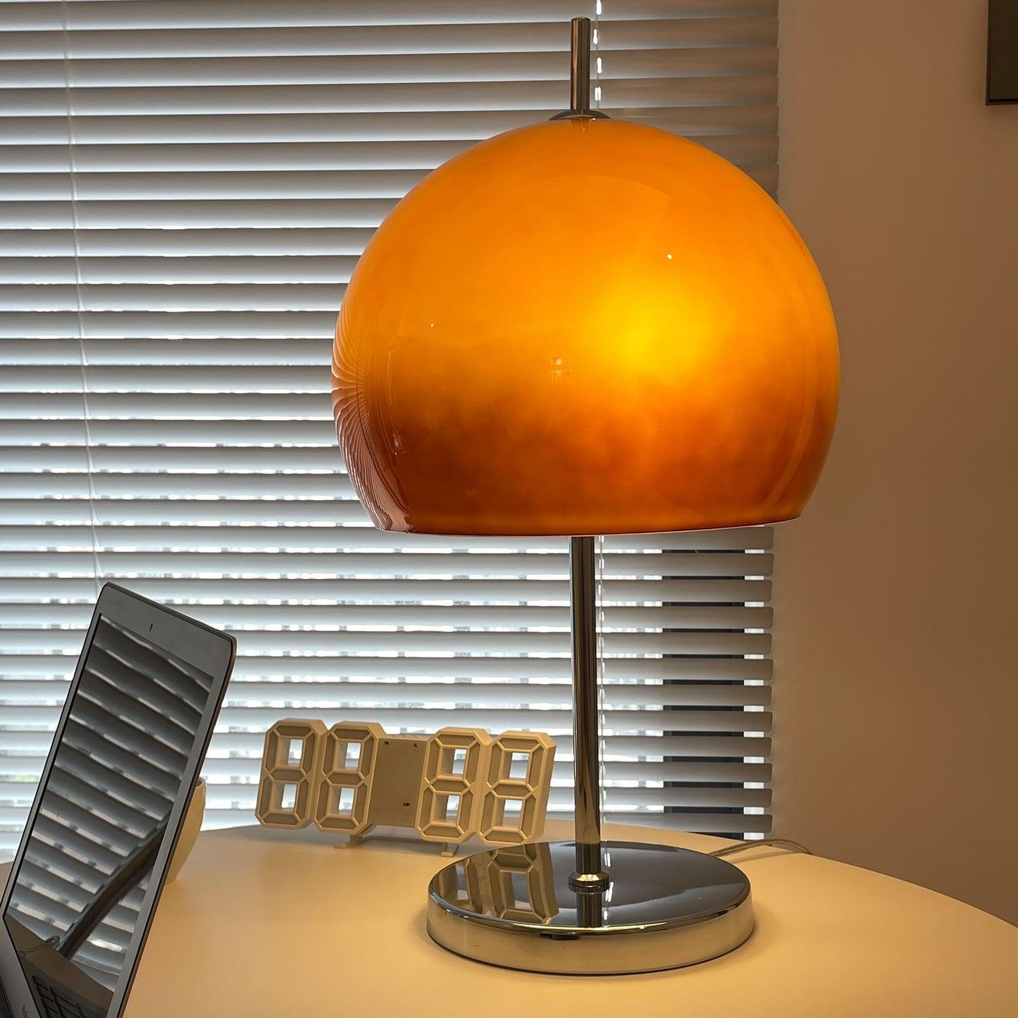 MushHaus – Pilzförmige Bauhaus-Tischlampe im stilvollen Design