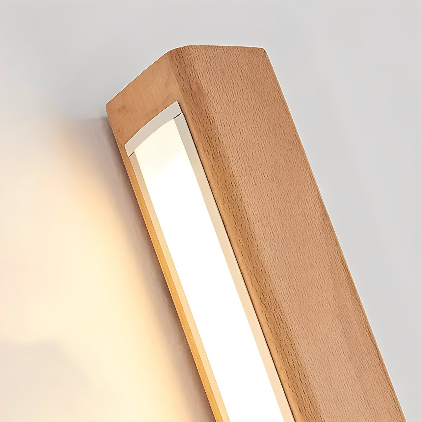 Clyde – Lange Wandlampe im schlichten Holzstil