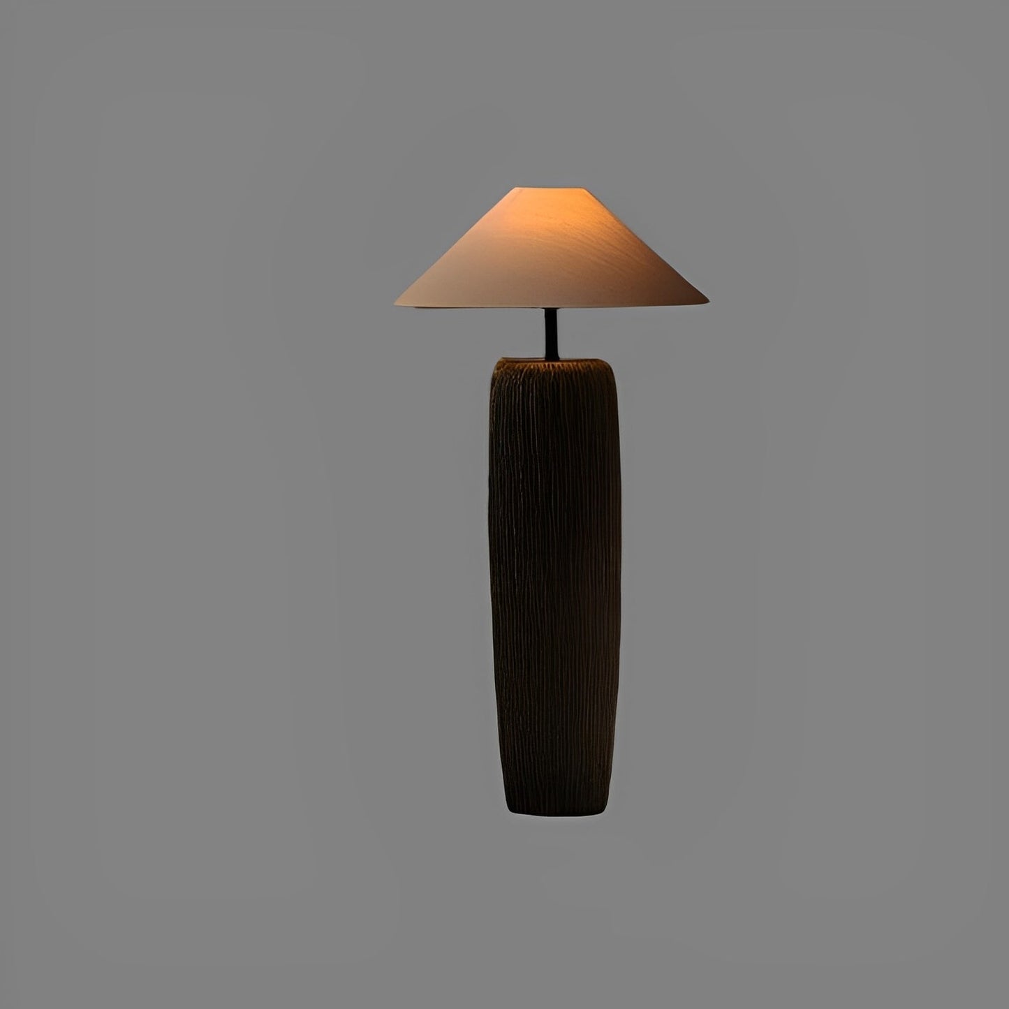 Winnie – Rustikale Holz-Stehlampe mit Retro-Charme