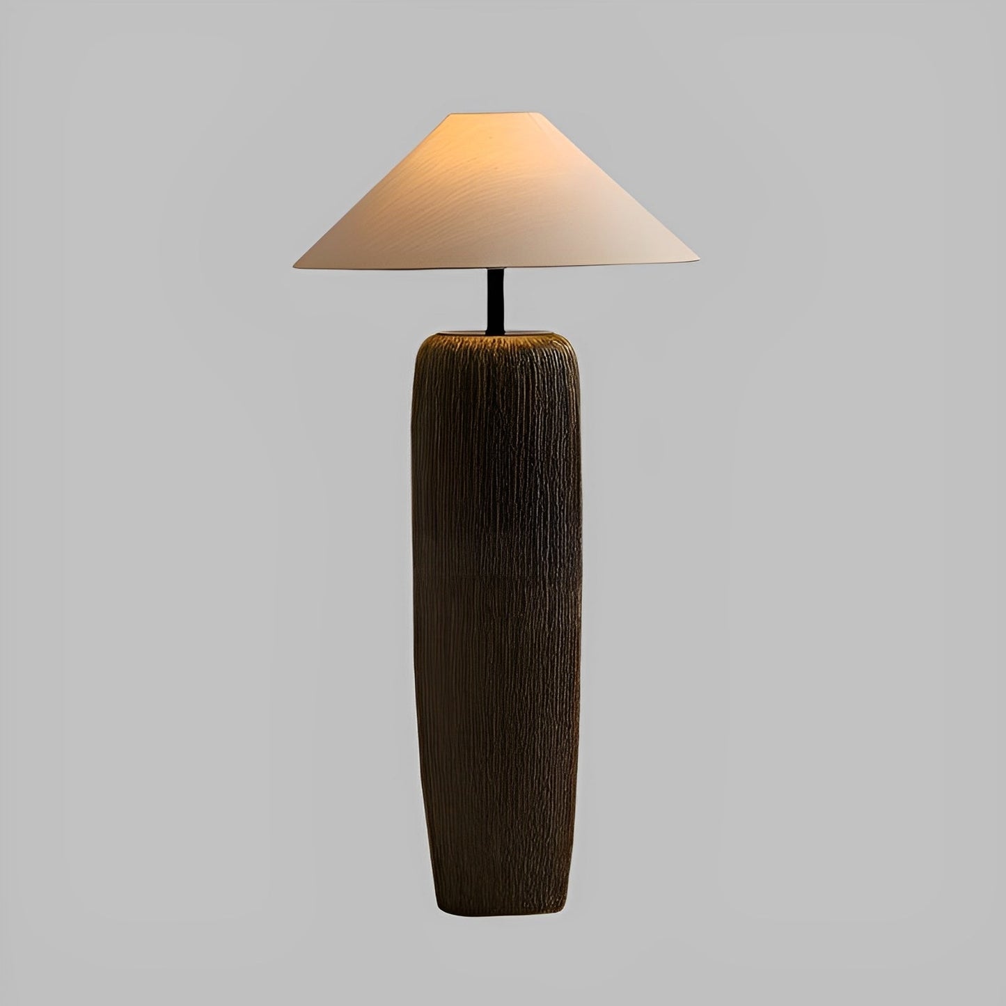 Winnie – Rustikale Holz-Stehlampe mit Retro-Charme