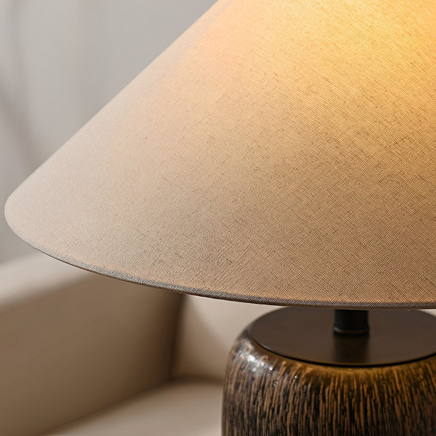 Winnie – Rustikale Holz-Stehlampe mit Retro-Charme