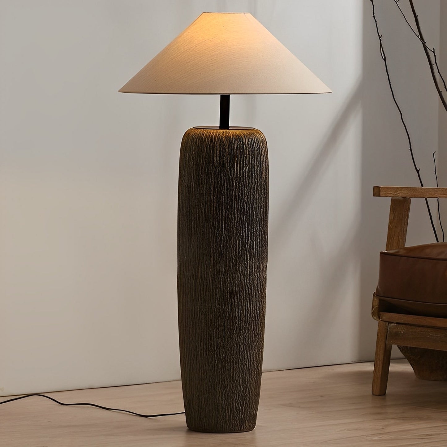 Winnie – Rustikale Holz-Stehlampe mit Retro-Charme