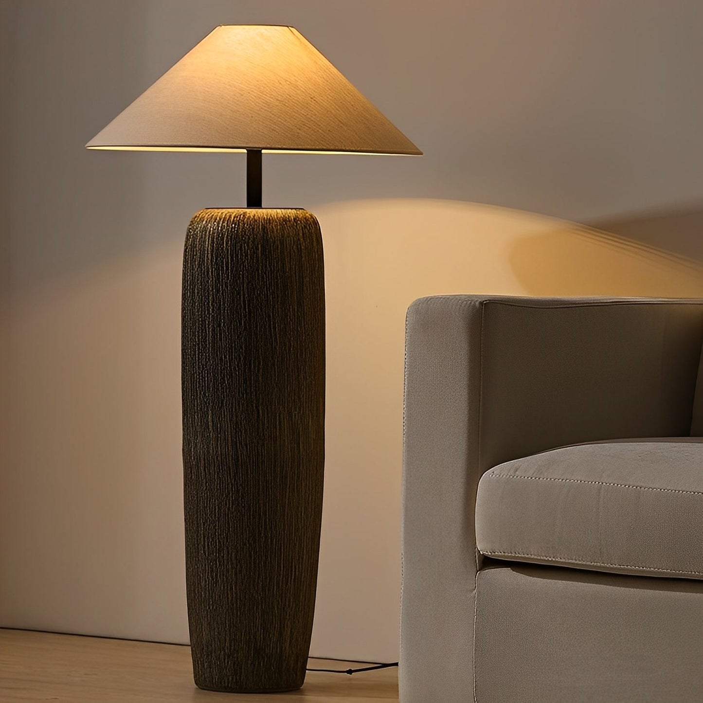 Winnie – Rustikale Holz-Stehlampe mit Retro-Charme
