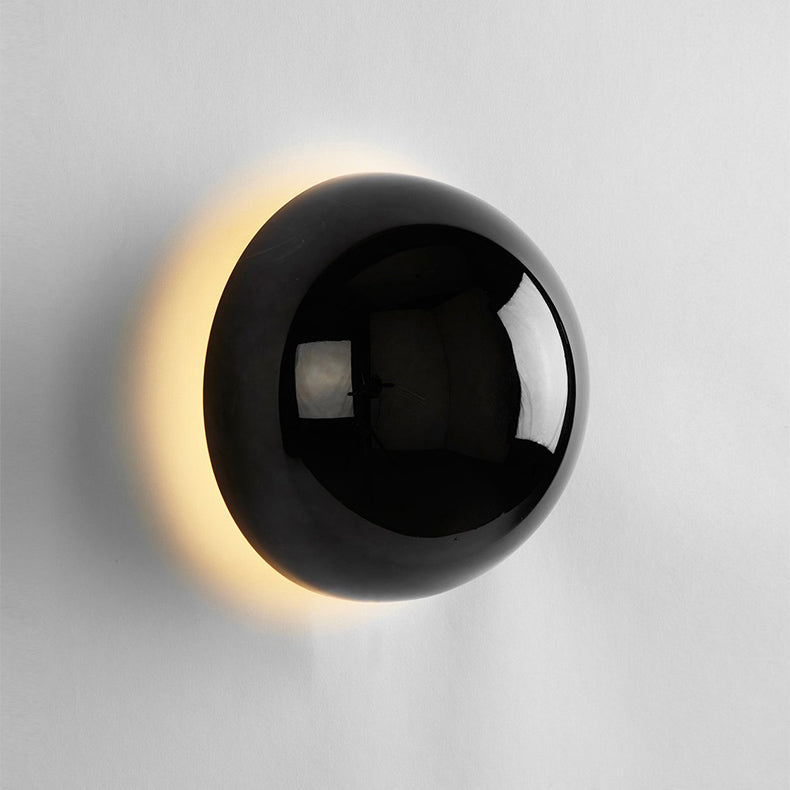 BauLicht – Wandlampe im Bauhaus-Stil mit mittelalterlicher Note