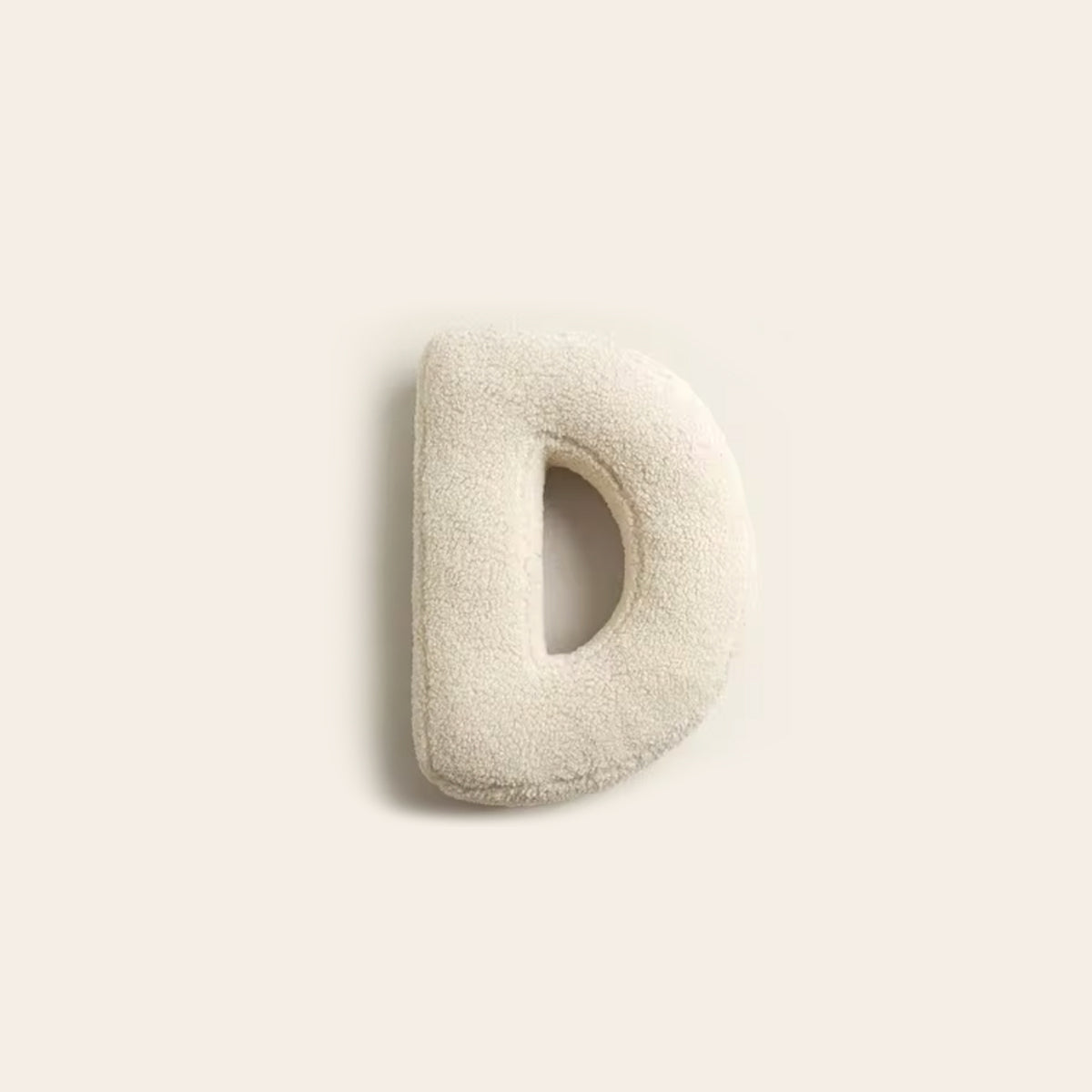 Lexa – Flauschiges Buchstaben-Kissen aus Plüsch