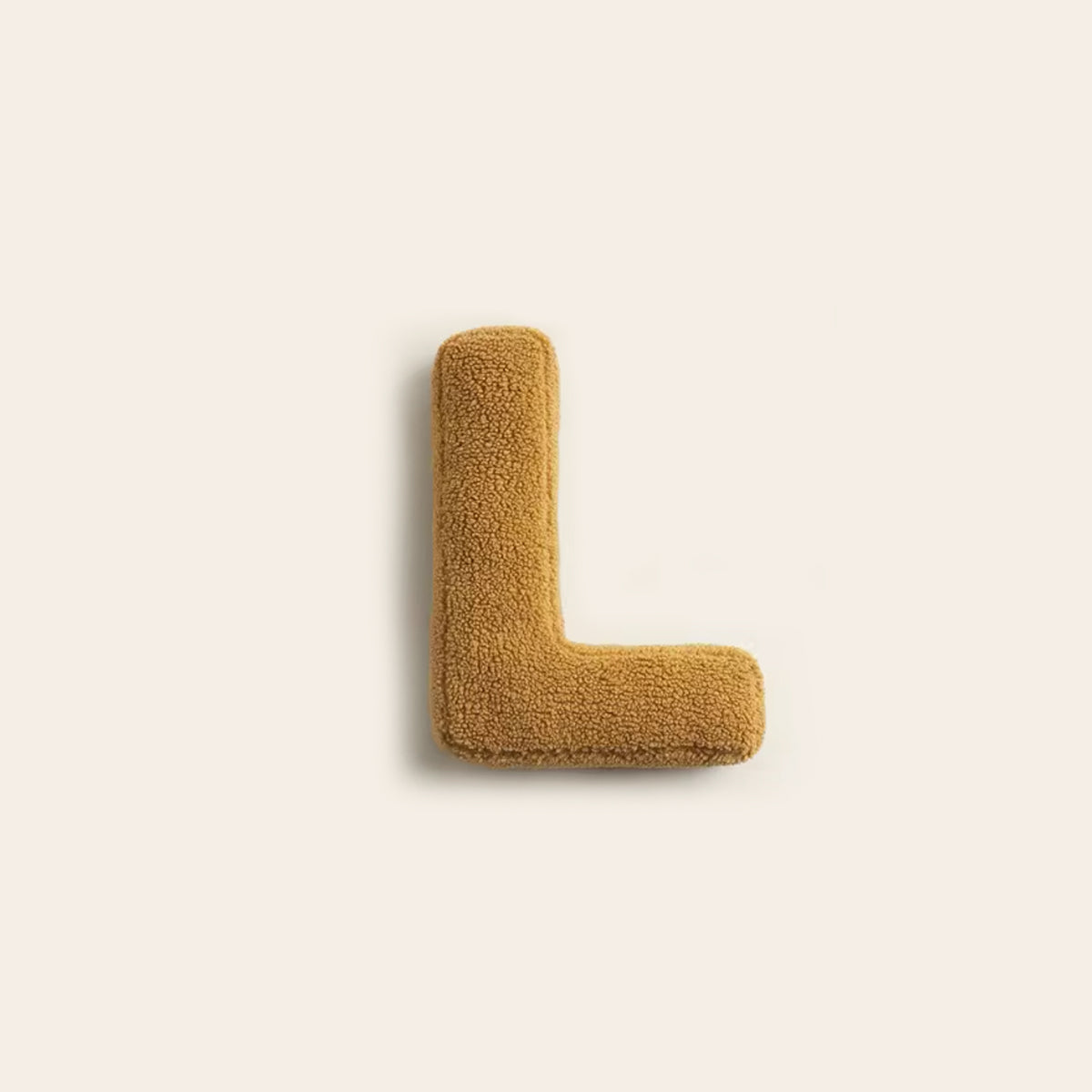 Lexa – Flauschiges Buchstaben-Kissen aus Plüsch