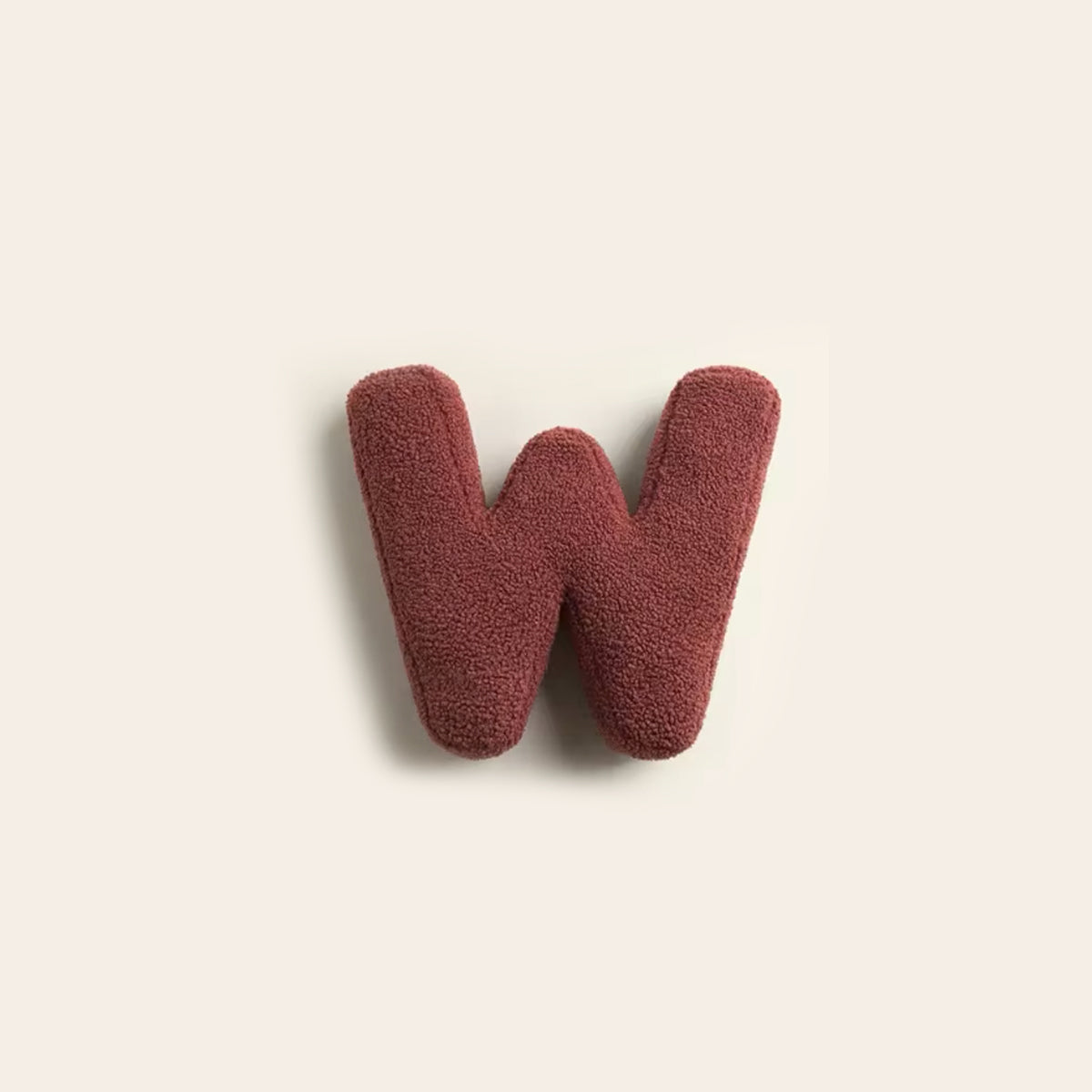 Lexa – Flauschiges Buchstaben-Kissen aus Plüsch