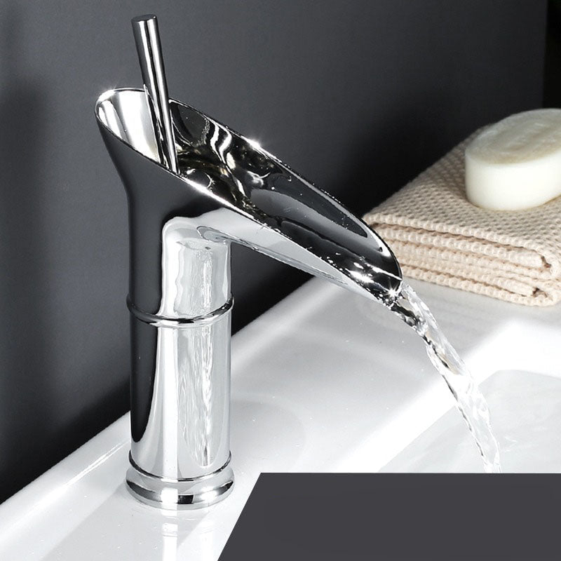 Nordic Cascade - Antiker Wasserhahn für Waschbecken