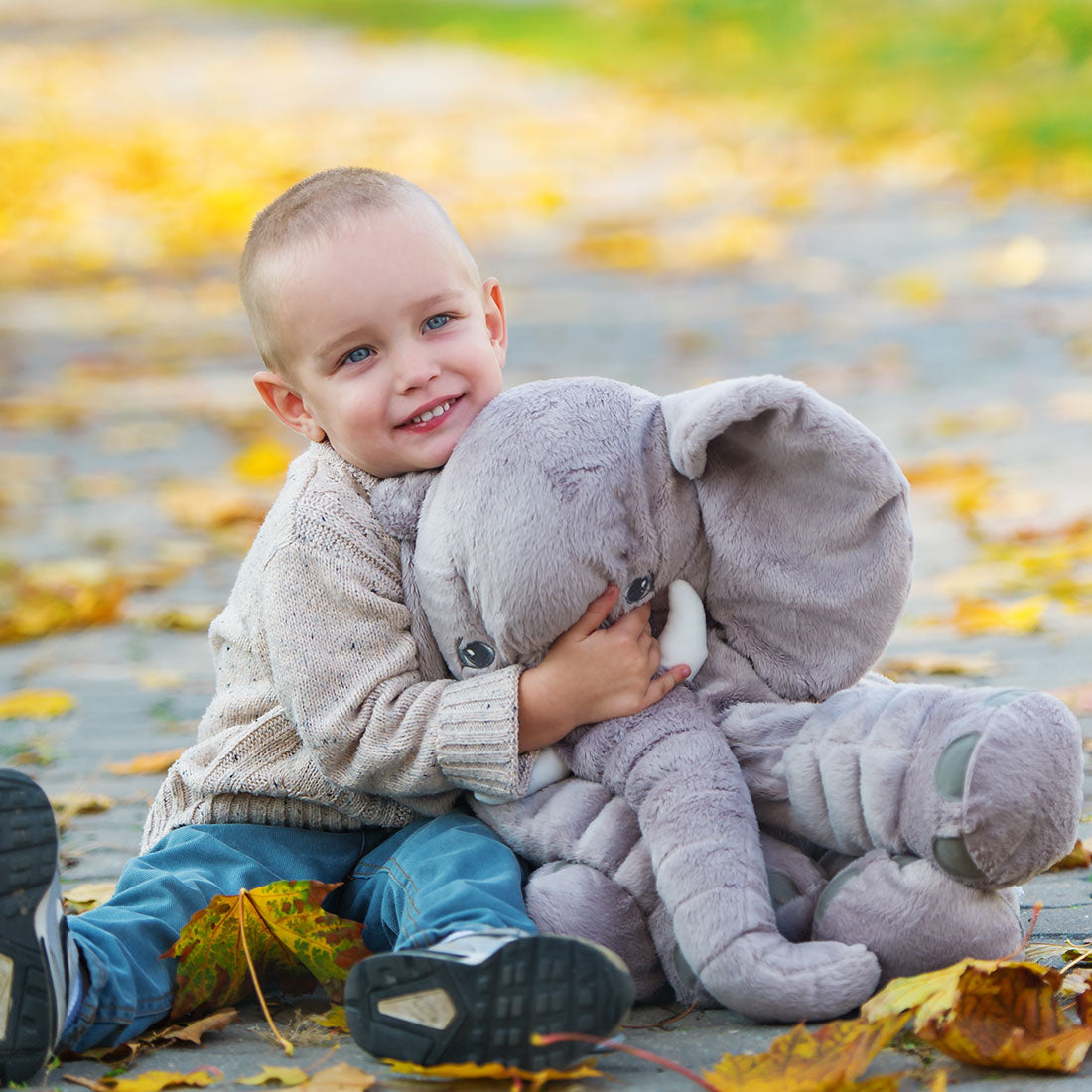 EleSnug – Niedliches Kuschelkissen in Baby-Elefantenform
