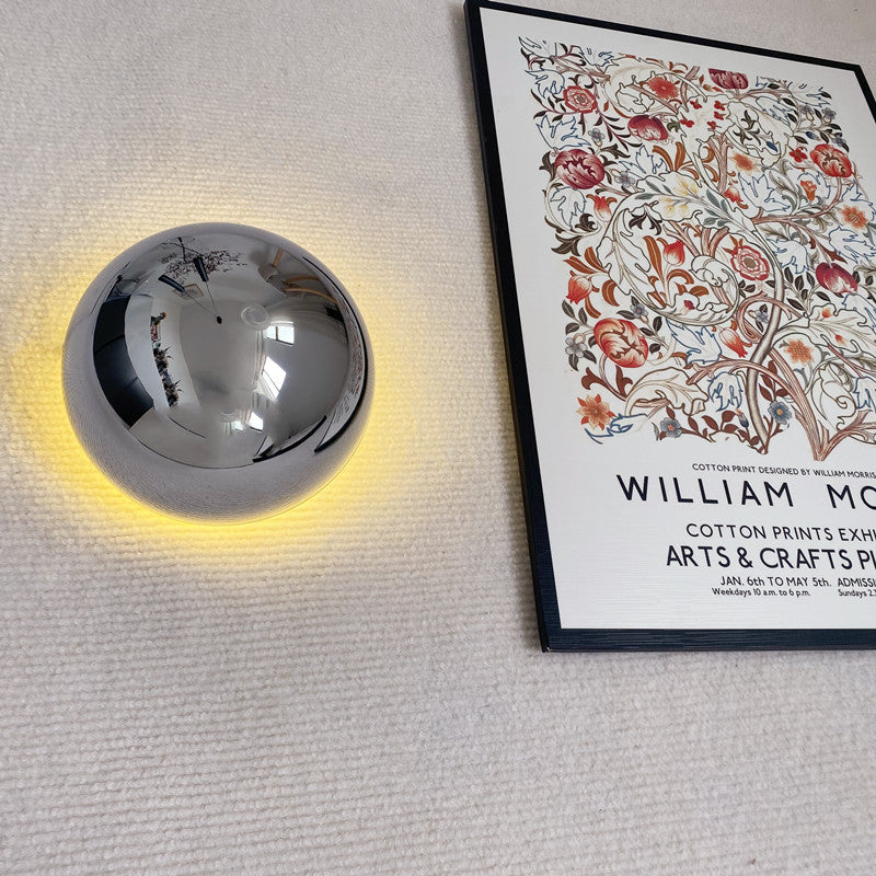 BauLicht – Wandlampe im Bauhaus-Stil mit mittelalterlicher Note
